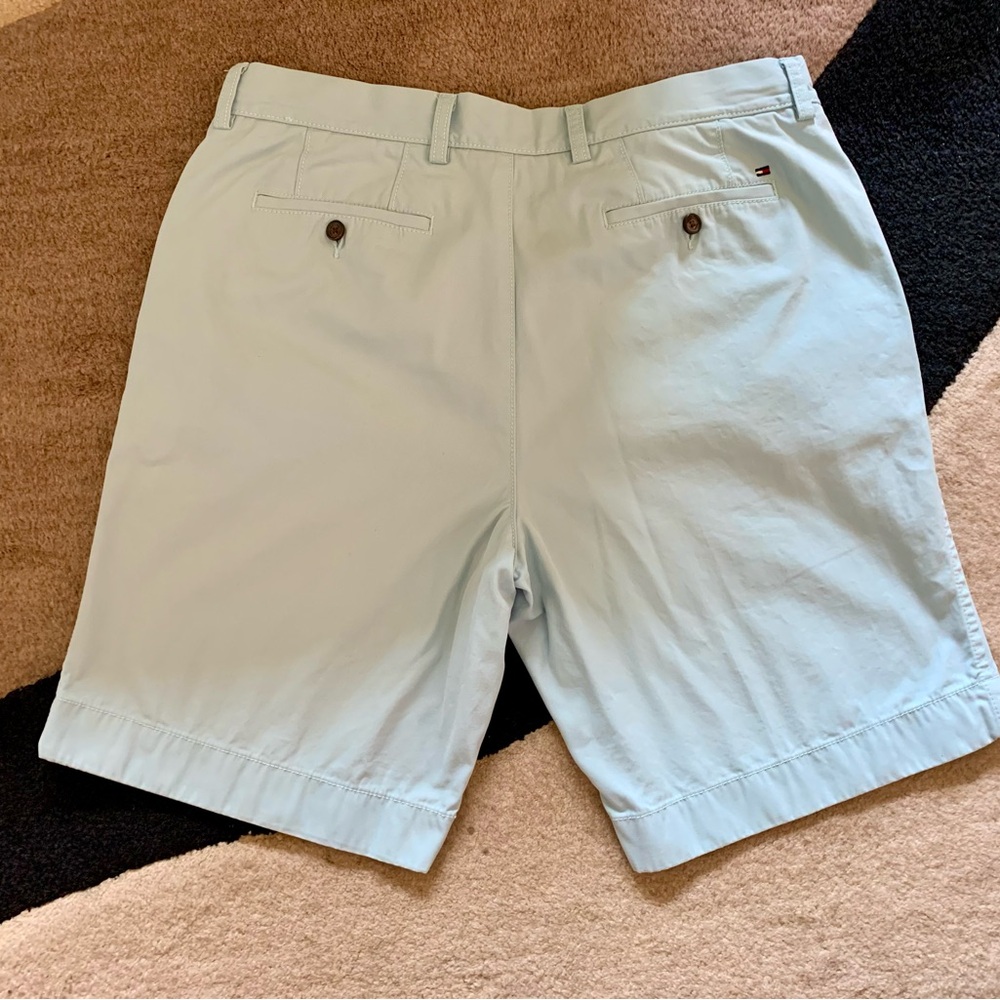 Men's Tommy Hilfiger, Classic Fit Chino Shorts Flat Front, Zip Fly. Exc Cond. - Picture 2 of 3